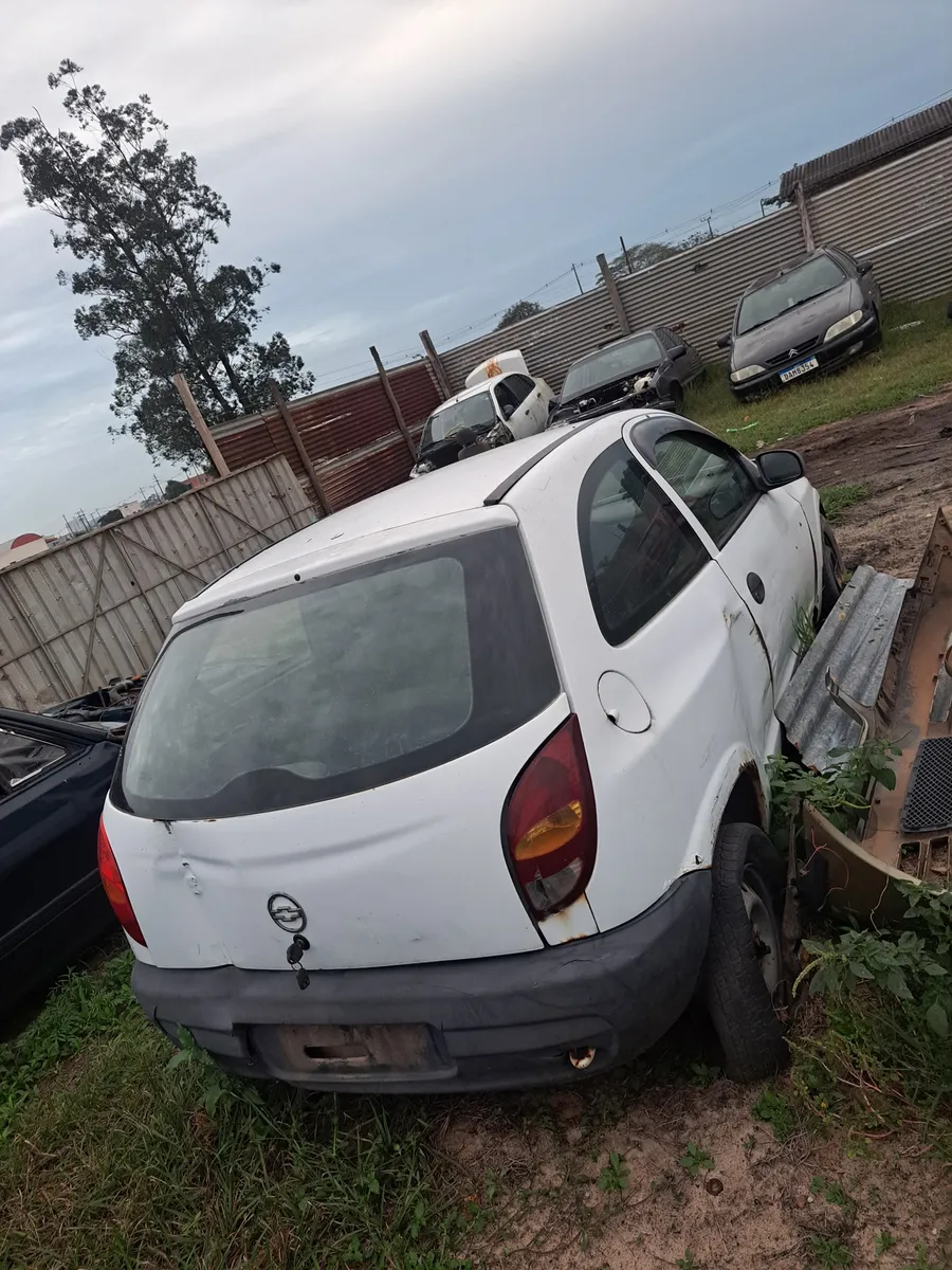 Sucata Gm Celta 1.0 2004 Básico Para Retirada De Peças (Usado)