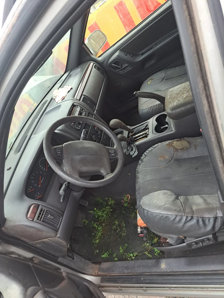 Sucata Jeep Grand Cherokee 6c / Ano 2000 – Retirada De Peças (Usado)